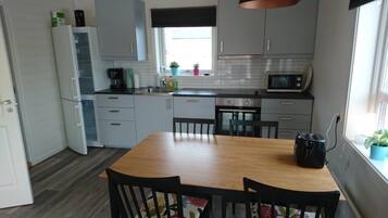 Refrigerador, microondas, horno y lavavajillas