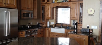 ¡FAMILIA AMIGA EN CASA! Bañera de hidromasaje privada !!!