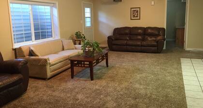 Spacious 2 Bedroom Basement Apartment w/full Kitchen and large living room. 🚭 <br><br>