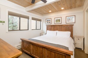 4 slaapkamers, een strijkplank/strijkijzer, gratis wifi, beddengoed