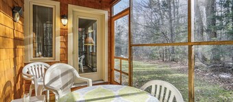 Glazebrook J5: 3-Bedroom Townhome with Sauna & Fireplace