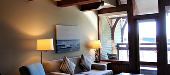 Beautiful Condo in a Great Location, Oceanfront Complex - OE