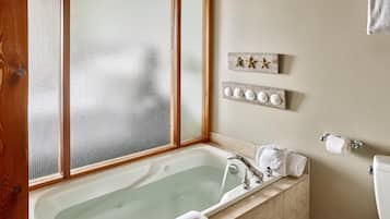 Serviettes fournies, savon, shampoing