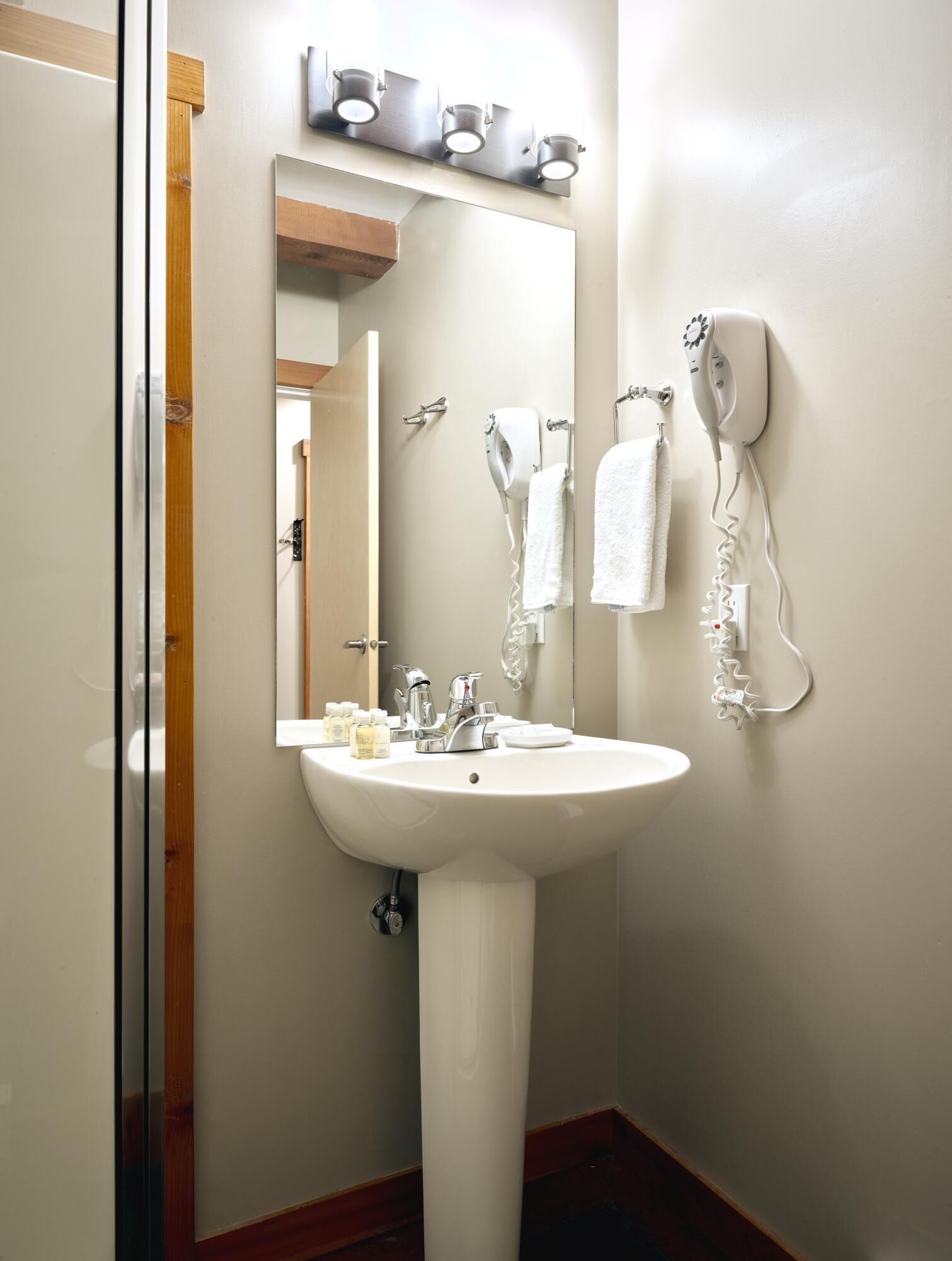 Beautiful Condo in a Great Location, Oceanfront Complex - OE