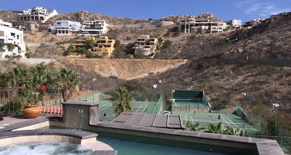 Amazing Home, Great View, proche du centre ville, Piscine, Luxe!