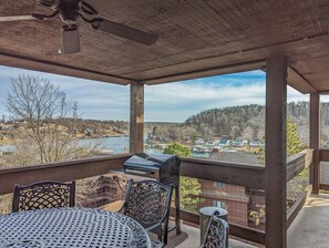 Outdoor dining - Knolls 1124 - Three Bedroom Apartment, Sleeps 8 (Osage Beach)