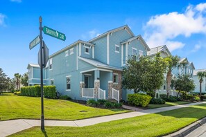 A two-story house with a front porch, located at the intersection of Fairview Cir and Lindsell Dr. - Patriot's Breeze: Private Pool, Water Park, Golf, Near Disney! (Kissimmee)