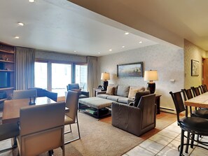 TV, fireplace, DVD player, video library - 🌲Timberline C2H Standard 2-Bedroom ~Hot Tub~Pool~WiFi~Ski-in/out~Local Shuttle🌲 (Snowmass Village)
