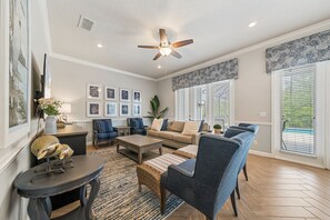 TV, fireplace