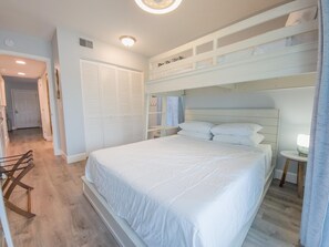 2 habitaciones, tabla de planchar con plancha, internet y ropa de cama 