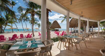 Los Ensueños: Dream villa near beach w/ pool, Jacuzzi, housekeeper & golf cart