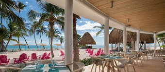 Los Ensueños: Dream villa near beach w/ pool, Jacuzzi, housekeeper & golf cart
