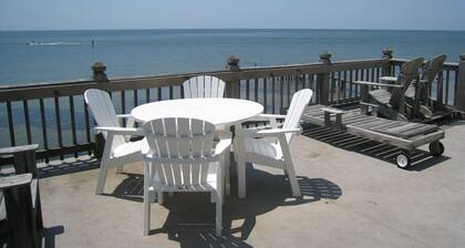 The Sea Shire: Beautiful condo with majestic sunset views