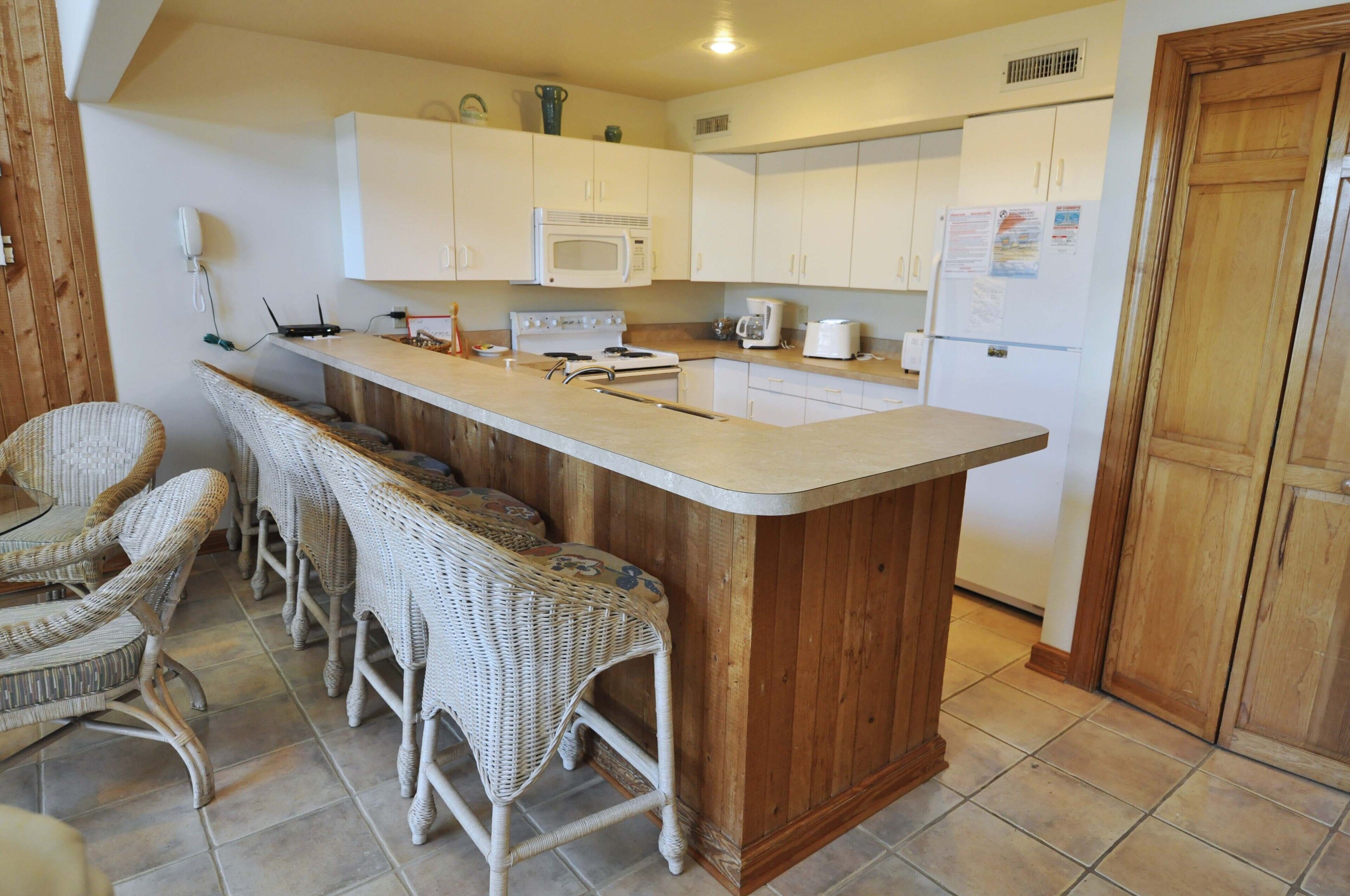 The Sea Shire: Beautiful condo with majestic sunset views