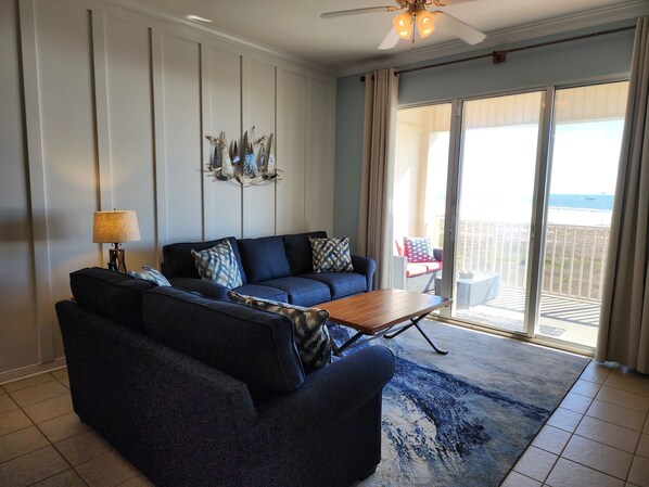 TV - Inn at Dauphin Island 405 Family Friendly Sleeps 8 with Great Views!! (Dauphin Island)