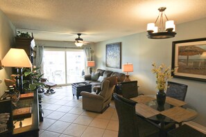 Smart TV, reproductor de DVD, libros y videoteca