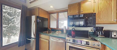 Kühlschrank, Mikrowelle, Ofen, Herdplatte