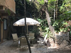 Outdoor dining - Casita Coporito overlooking the lake and stream (Valle de Bravo)