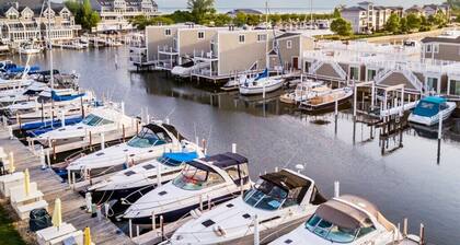 (3 Nt Min!) New Buffalo Condo With Association Pool & Hot Tub!