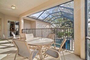 Outdoor dining - Homestead Cypress: Private Pool, Free Water Park, Near Disney (Kissimmee)