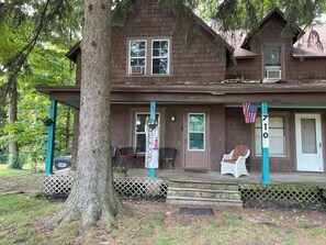 Exterior - Quiet 2 Bedroom, Sleeps up to 8, dog friendly. (South Haven)