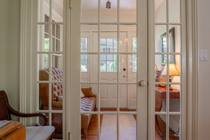 Interior - Arbour House, 1830 Historic Home (Niagara-on-the-Lake)