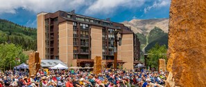 Point of interest - Outdoor pool, free wifi, free parking at building, ski in-center village. (Copper Mountain)