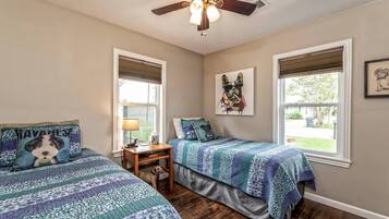 2 bedrooms, iron/ironing board, free WiFi, bed sheets