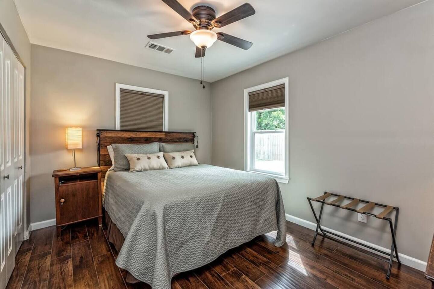 2 makuuhuonetta, silitysrauta/-lauta, ilmainen Wi-Fi, vuodevaatteet