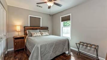 2 makuuhuonetta, silitysrauta/-lauta, ilmainen Wi-Fi, vuodevaatteet