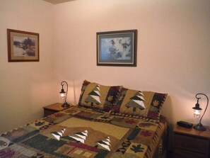 3 bedrooms, iron/ironing board, WiFi, bed sheets