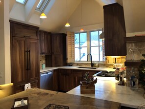 Fridge, microwave, oven, stovetop -  1 BLOCK TO GONDOLA! DESIGNER REMODEL! THREE BEDROOMS + FAMILY RM (Telluride)