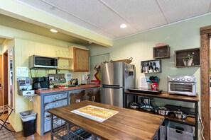 Fridge, microwave, oven, stovetop - PERSONAL OASIS! Private Spa + Walkable Everywhere! (Sedona)