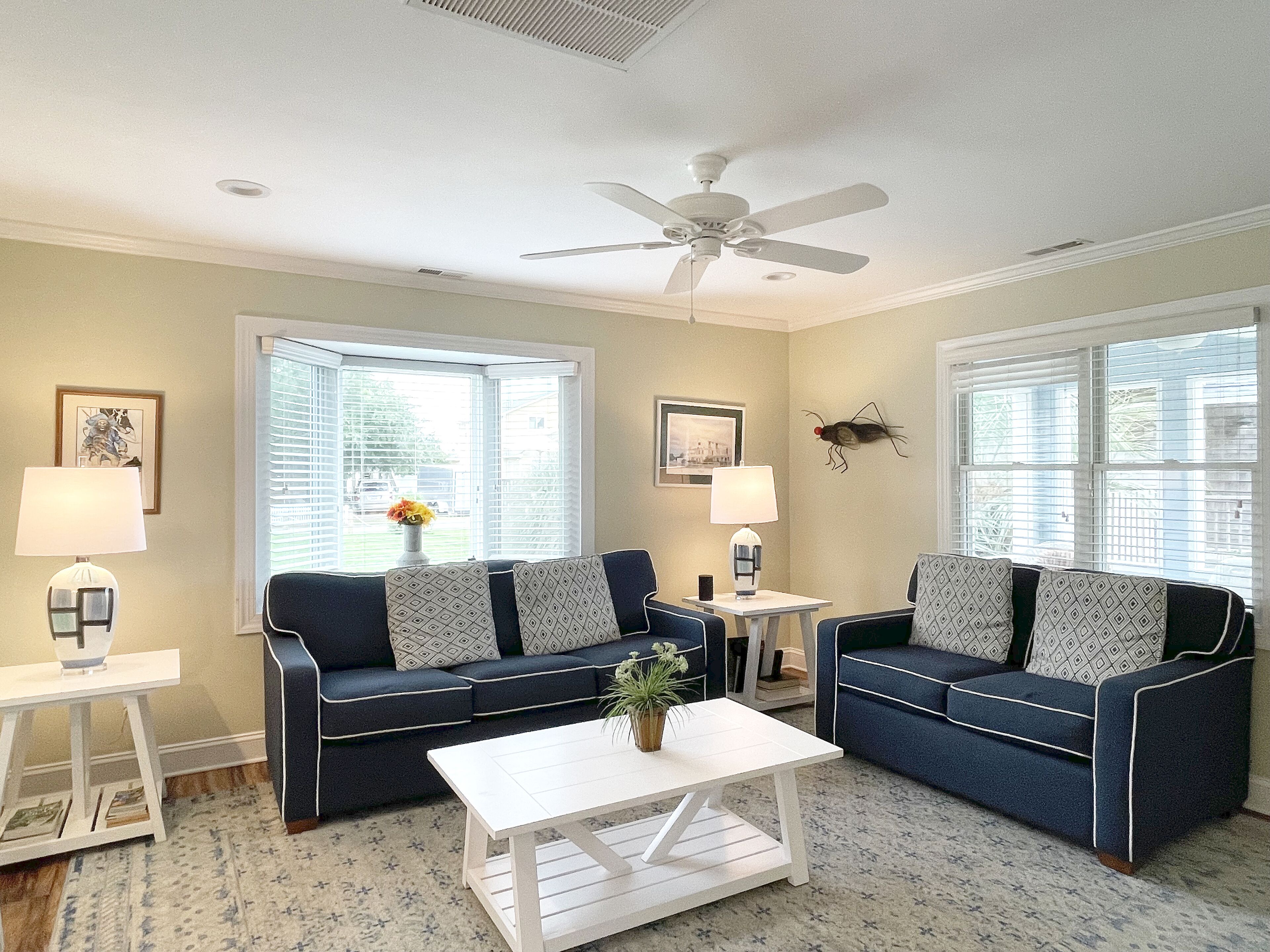 Dories Delight: Centrally located in the heart of the village. Pool.