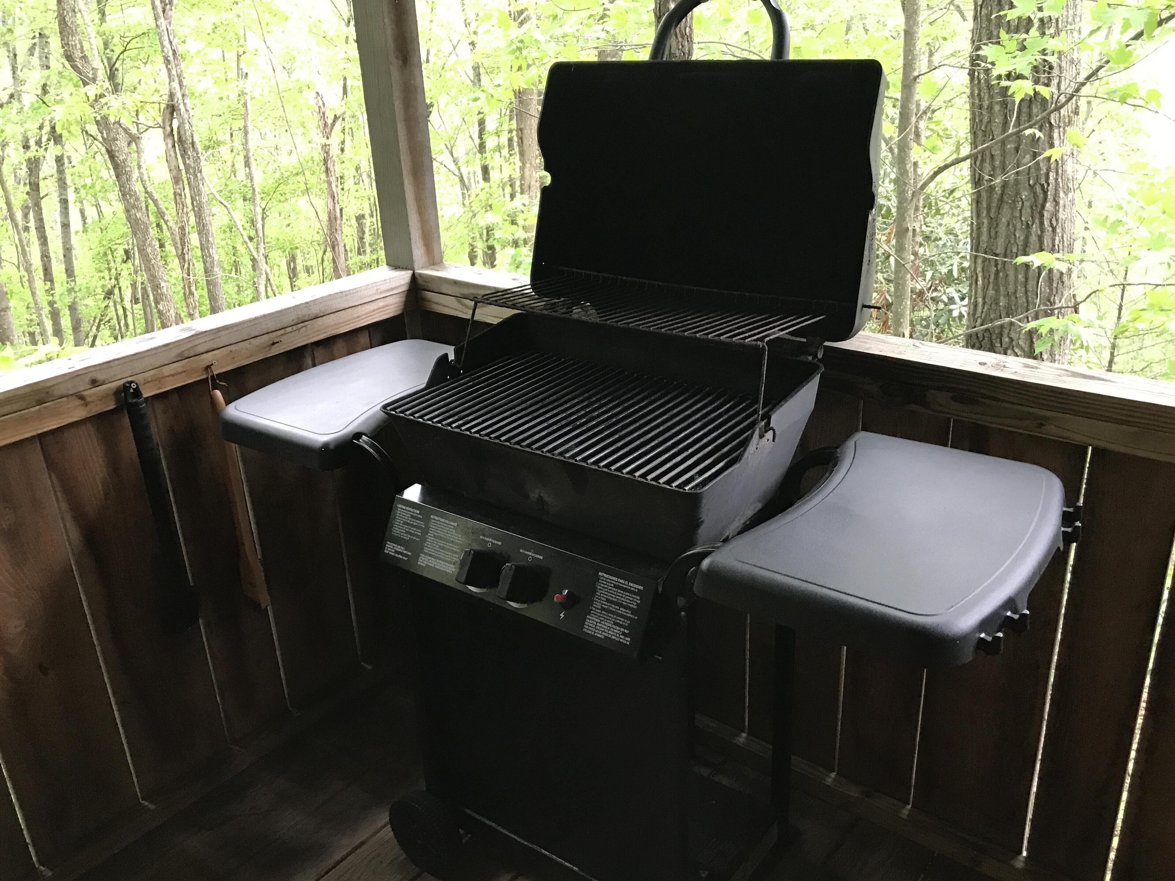 Pisgah Paws! Secluded with Private Hot Tub, Fireplace, View, WiFi,Pet Friendly