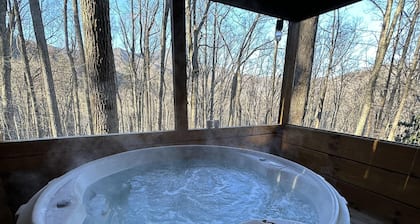 Pisgah Paws! Secluded with Private Hot Tub, Fireplace, View, WiFi,Pet Friendly