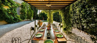 Exclusive 7BR-8BA Villa with pool, a few mins from town, yet in the countryside