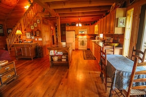 Fridge, microwave, oven, stovetop - 4th of July Still Avail!-4BR/4BA w/Hot Tub & Pool Table, Near West Jefferson (West Jefferson)