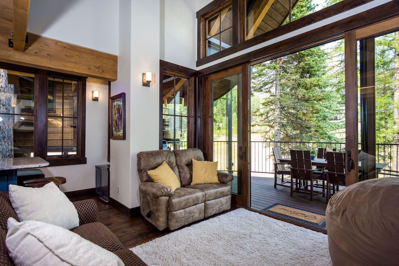 SLOPESIDE with PRIVATE Hot Tub-just 30' from the slope! 2 Bdm/2 Bath, Luxury Ski-in/Ski-out Treeh...