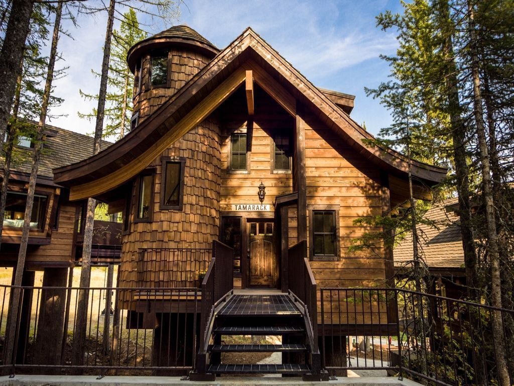 SLOPESIDE with PRIVATE Hot Tub-just 30' from the slope! 2 Bdm/2 Bath, Luxury Ski-in/Ski-out Treeh...