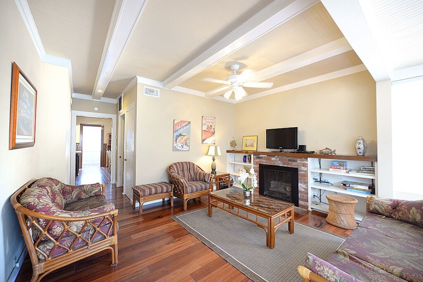 225cl: Colorful Avalon Cottage, Quick Walk To The Beach, Spacious Side Yard - 22 - Avalon, CA
