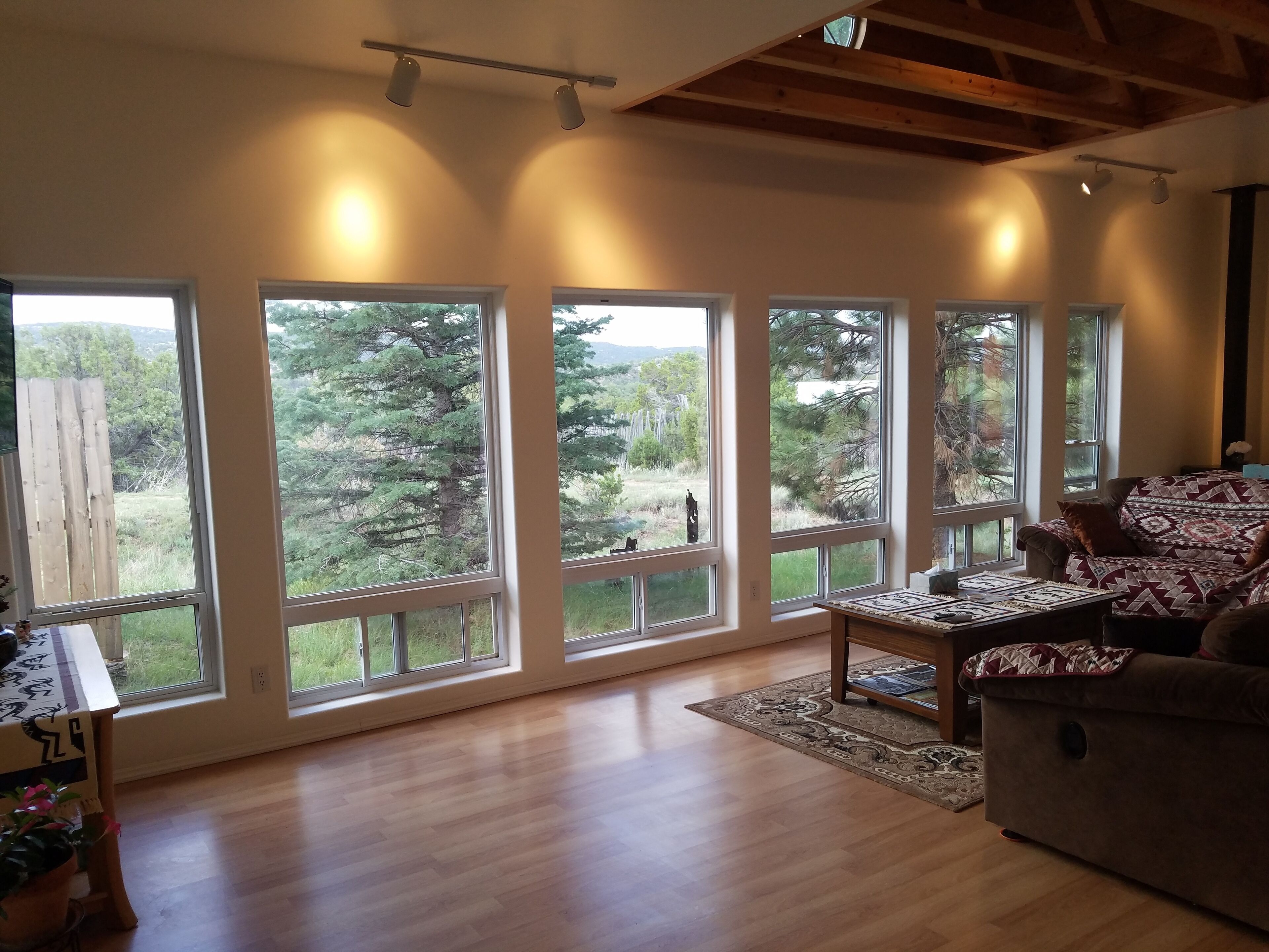 Tranquil Private Mtn Retreat Perfect for Families, off I-25, 9 miles to SF