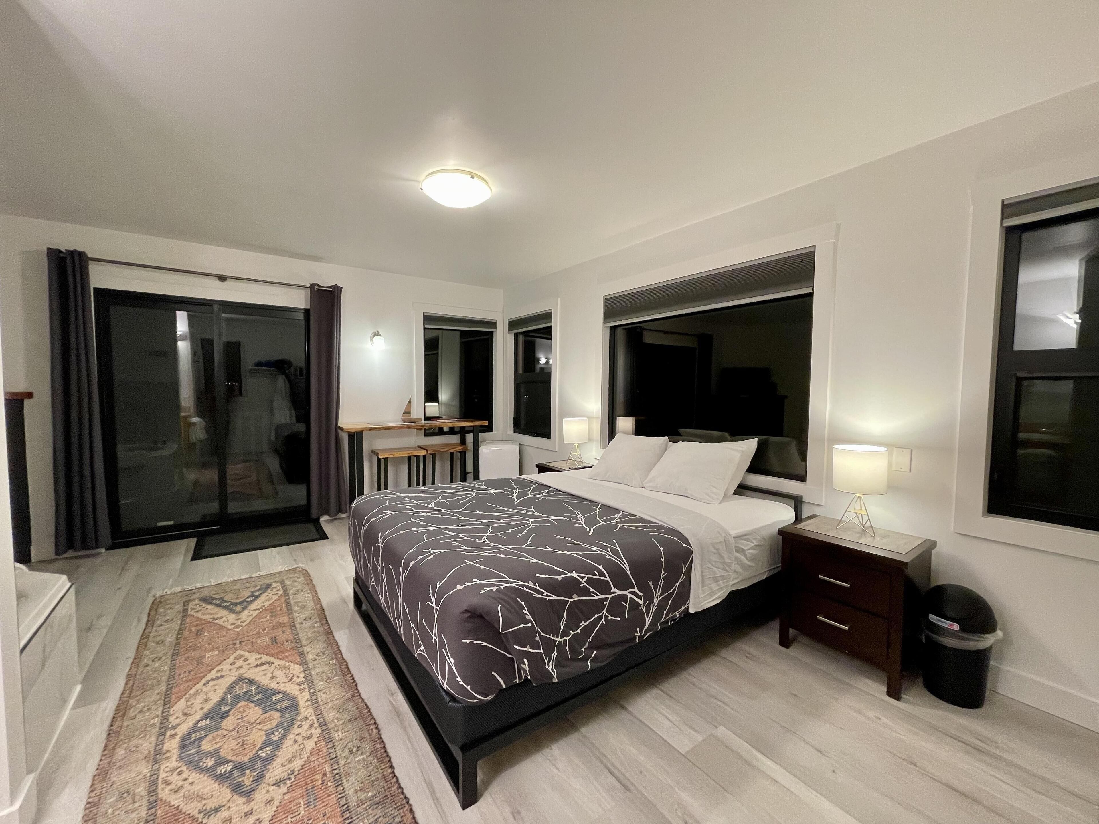 Private Oceanfront Room with hot tub & firepit - Shore Thing