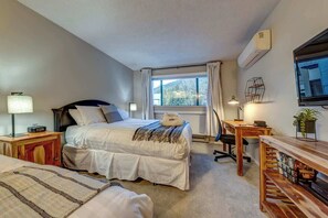 3 habitaciones, escritorio, tabla de planchar con plancha y wifi gratis