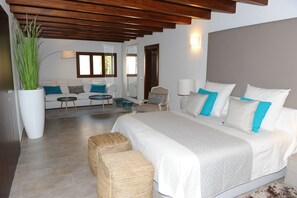 5 bedrooms, iron/ironing board, free WiFi, bed sheets