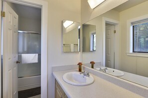 Hair dryer, towels - Alpine Meadows Condo (Alpine Meadows)