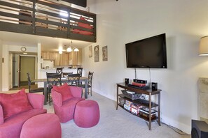 TV, DVD-spiller og bøker