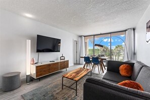 TV - Beach Condo/ High-End Finishes/ Island Beach Resort/No Cleaning Fee/ Condo 310 (Jensen Beach)