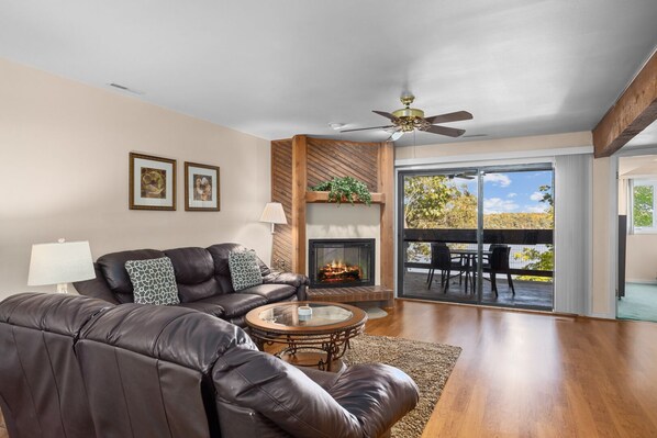 Interior - Knolls 0123 a wonderful condo with great amenities in Osage Beach! (Osage Beach)