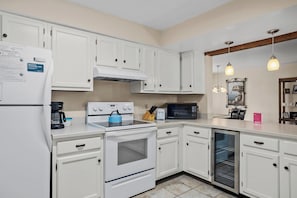 Oven, dishwasher, coffee/tea maker, ice maker